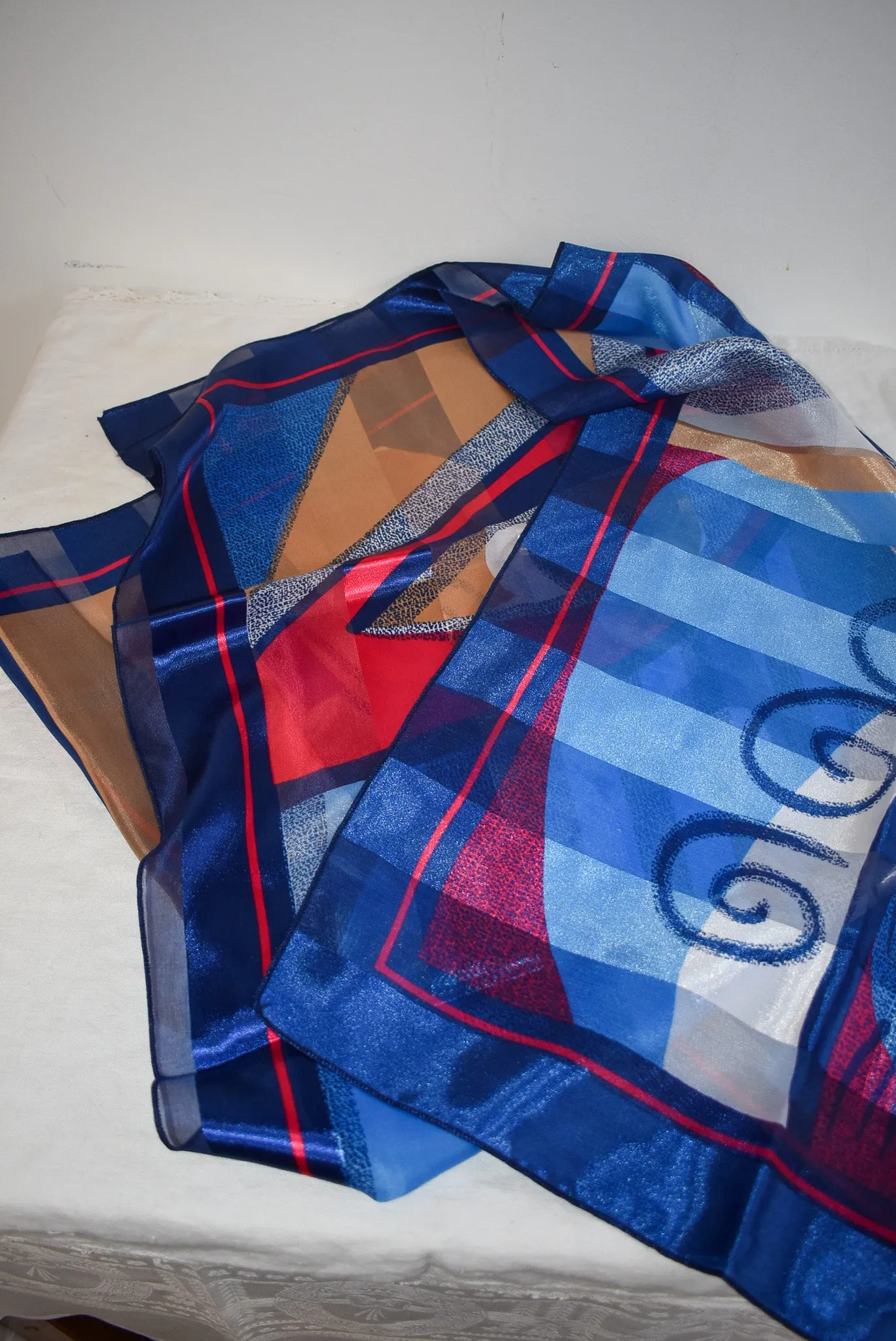 Funky red   blue art deco tie
